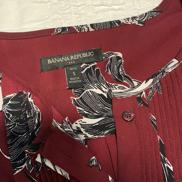 Banana republic size S maroon floral blouse - Picture 4 of 5